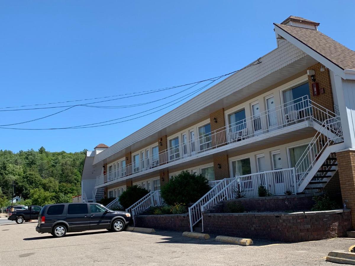 Sword Inn Bancroft Exterior foto